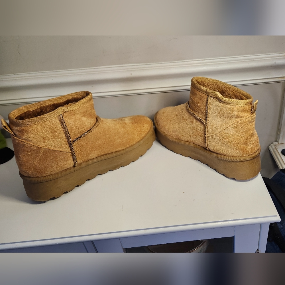 SOLD) NWOT🌟 Platform Boots - Picture 5 of 9
